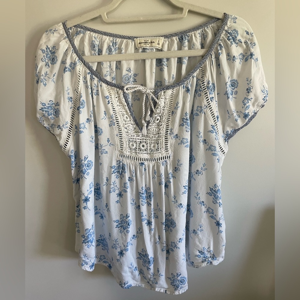 Abercrombie & Fitch top